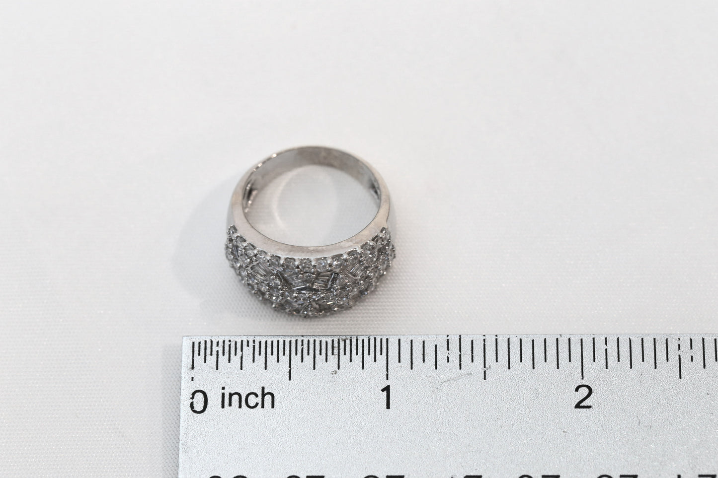 18k White Gold Diamond Ring, Size 8 - 7.7g