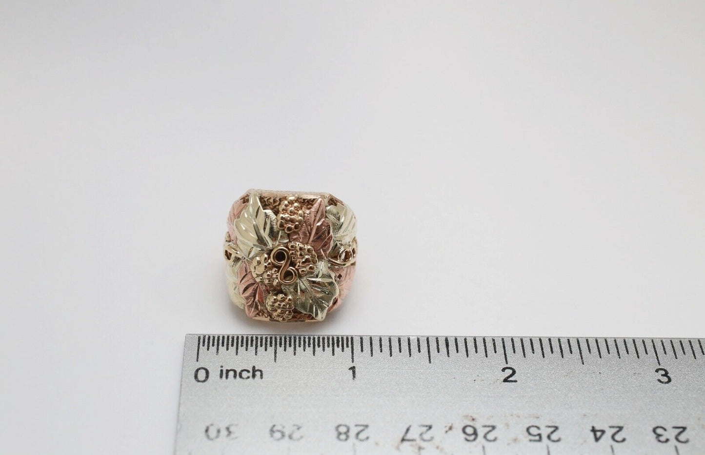 Vintage 10k Yellow & White Gold Grape Leaf Ring, Size 9 - 13.1g