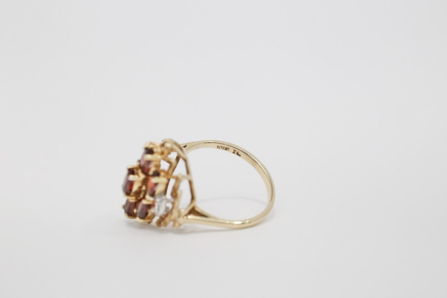 10k Yellow Gold Garnet Cocktail Ring, Size 7.25 - 3.8g