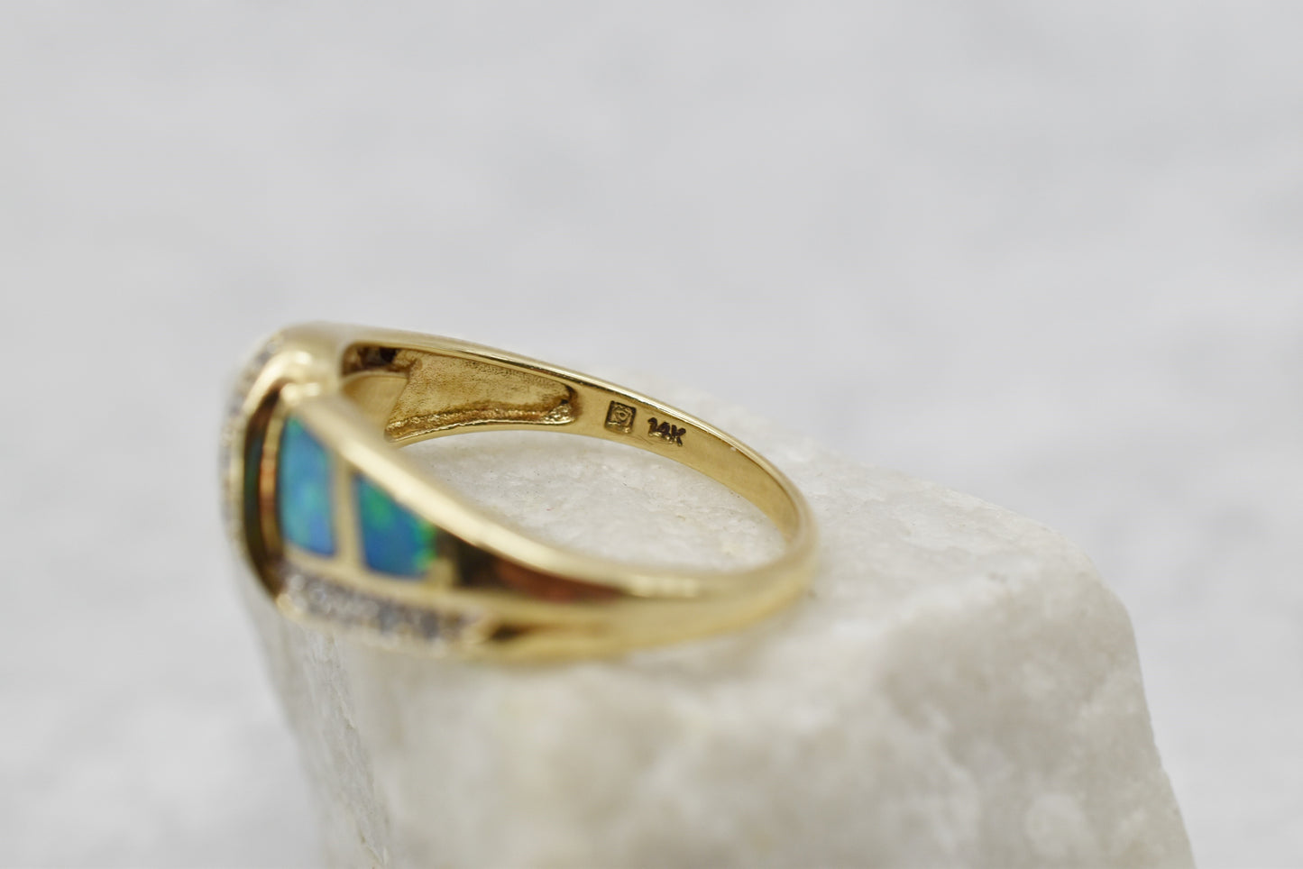 14k Yellow Gold Diamond & Opal Ring, Size 7.25 - 4.0g