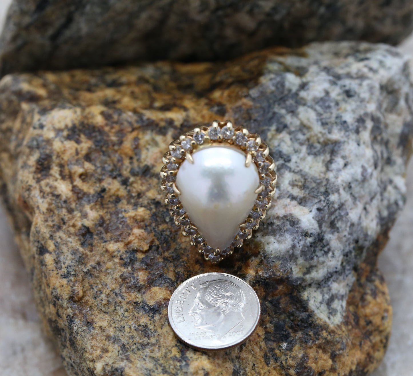 Vintage 14k Yellow Gold Ladies Diamonds & Mother of Pearl Ring, Size 5.5 - 12.3g