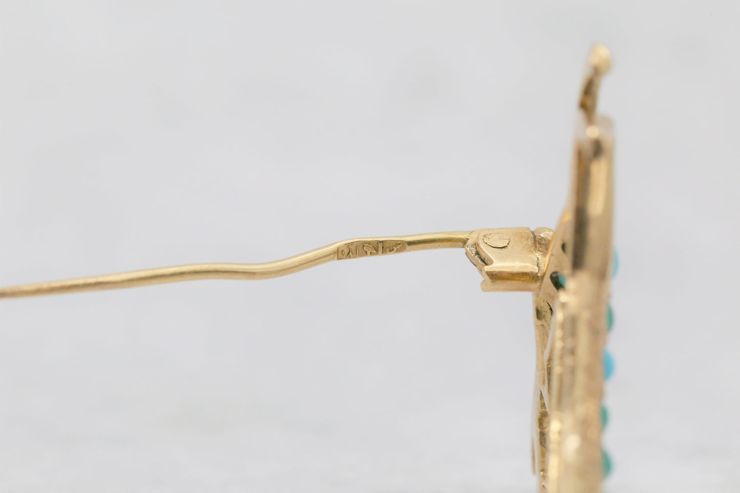 18k Yellow Gold Deer Brooch with Turquoise - 5.9g