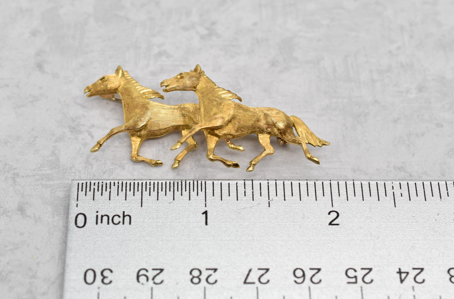 18k Yellow Gold Double Horse Brooch - 9.8g