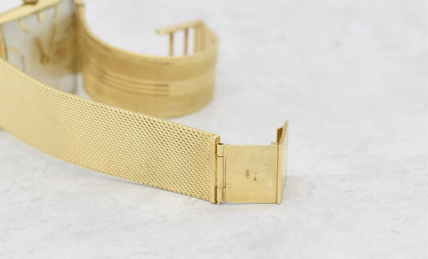 Vintage LeCoultre Ref. 635-691 14k Solid Gold Square Watch 28 x 28mm