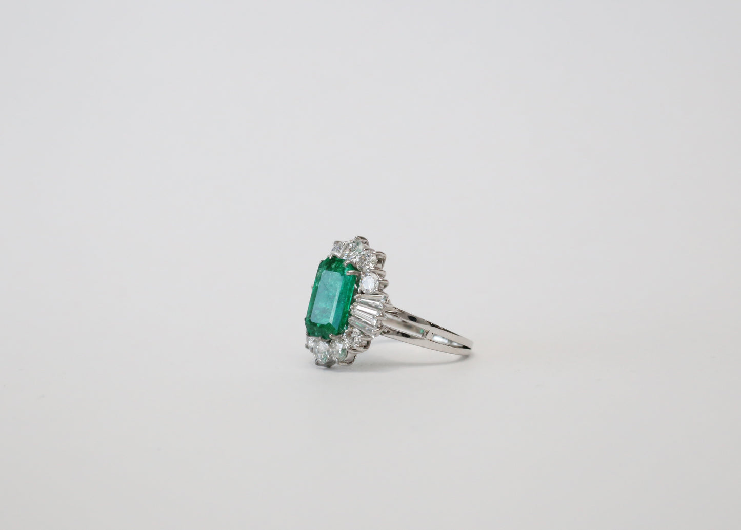 18k White Gold Emerald & Diamond Cocktail Ring, Size 6 - 6.0g