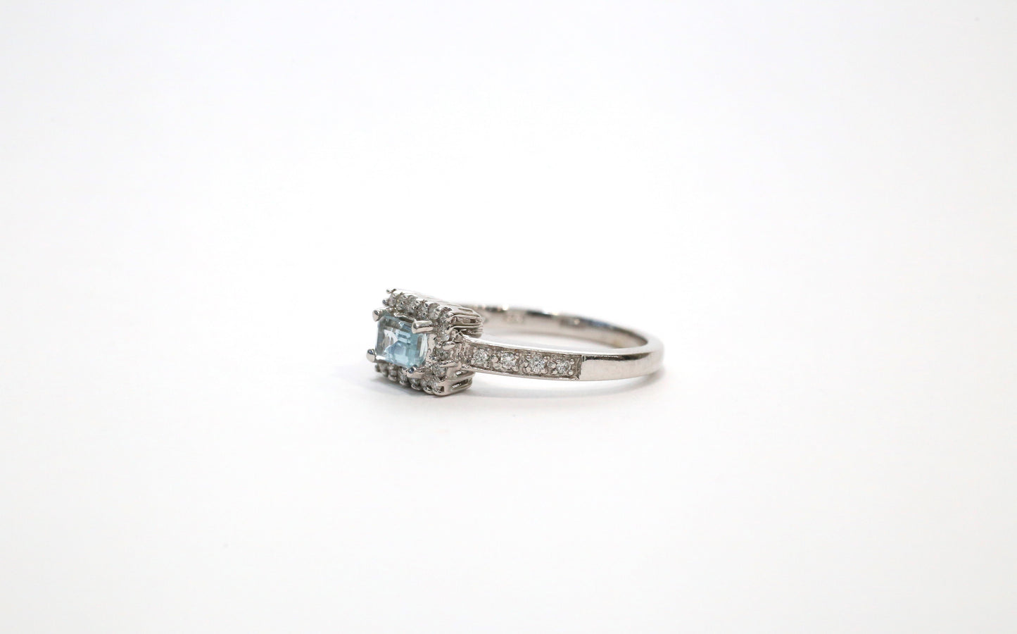 14k White Gold Aquamarine & Diamond Ring, Size 6.75 - 2.7g