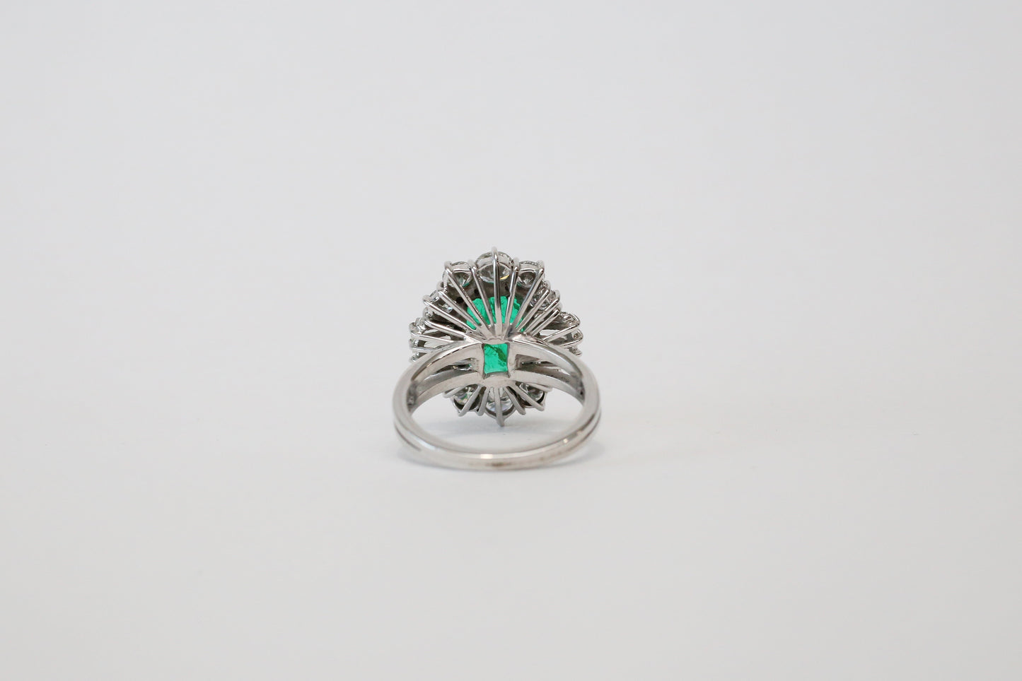 18k White Gold Emerald & Diamond Cocktail Ring, Size 6 - 6.0g