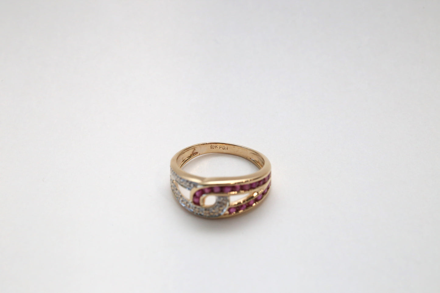 10k Yellow Gold Ruby & Diamond Ring, Size 7.25 - 2.8g