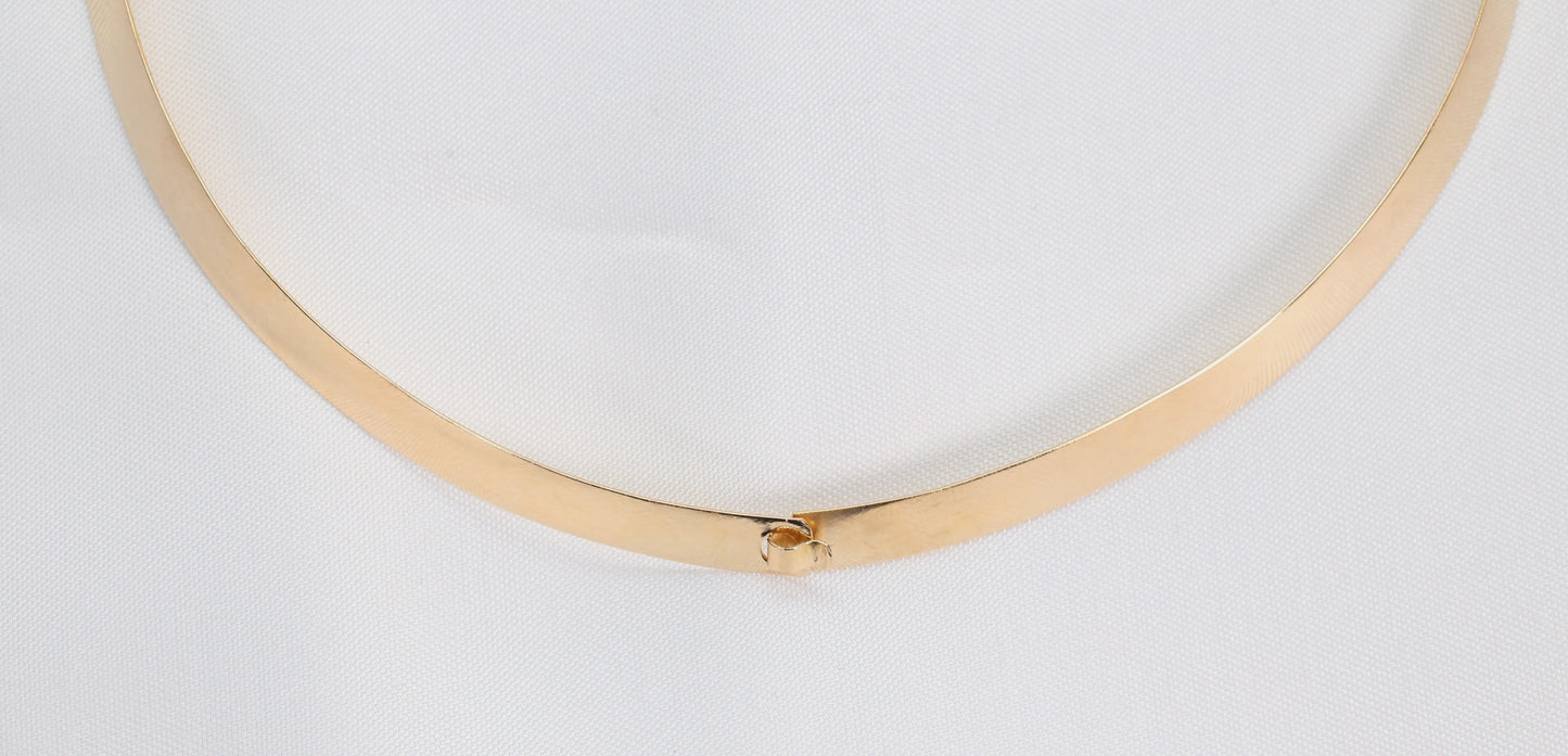 18k Yellow Gold Smooth Flat Choker Necklace, 15 inches - 15.2 grams