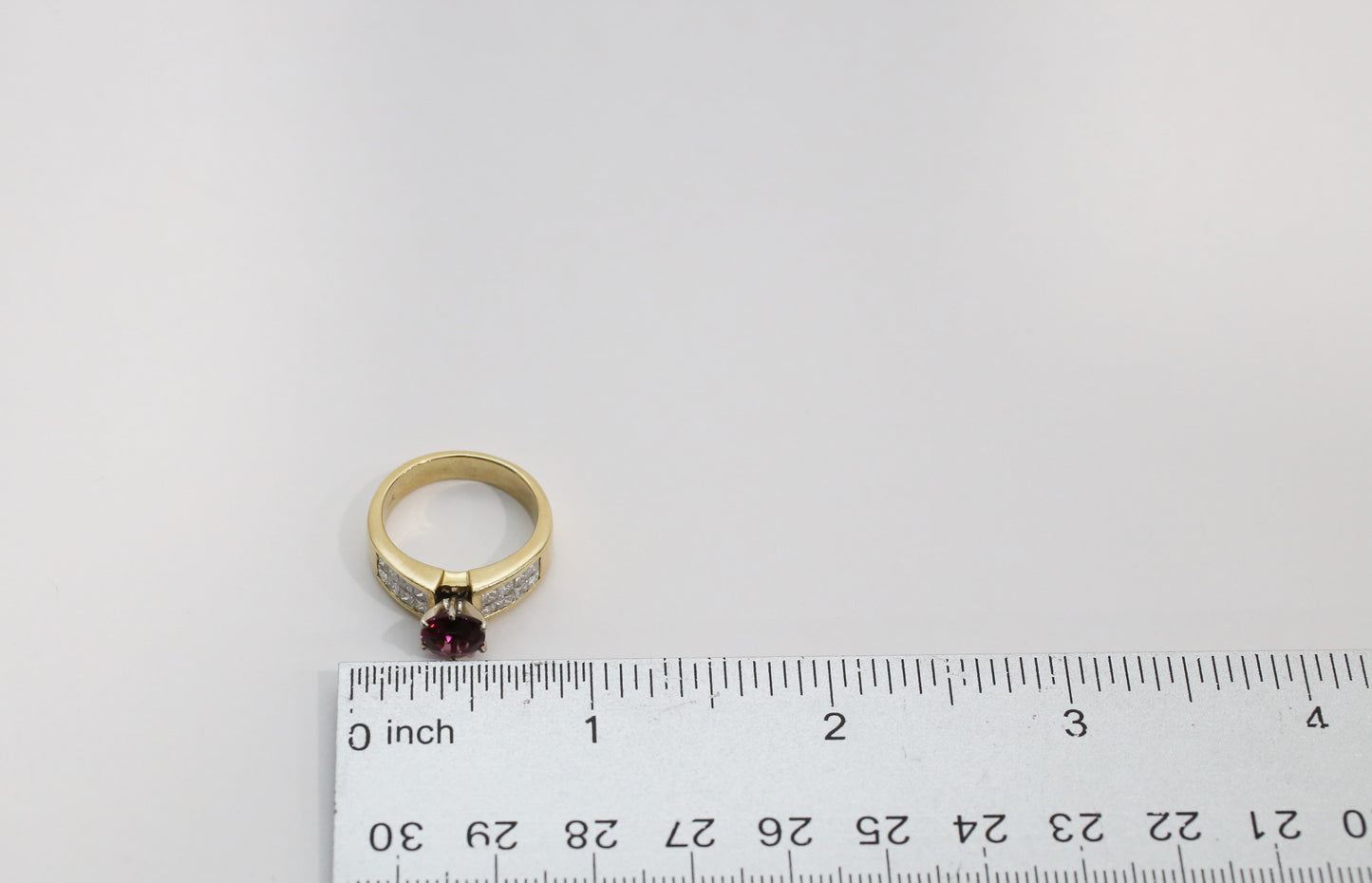 18k Yellow Gold Tourmaline & Diamond Ring, Size 6.5 - 7.8g