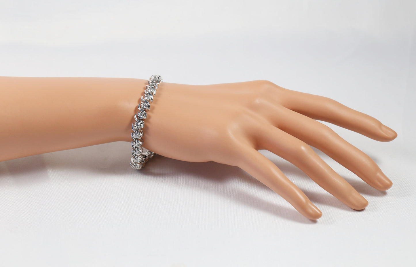 10k White Gold Diamond Link Bracelet, 7.5 inches - 14.2g