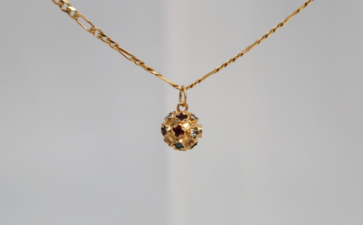 19.2k Portuguese Gold Multi-Stone Pendant, 1.8g