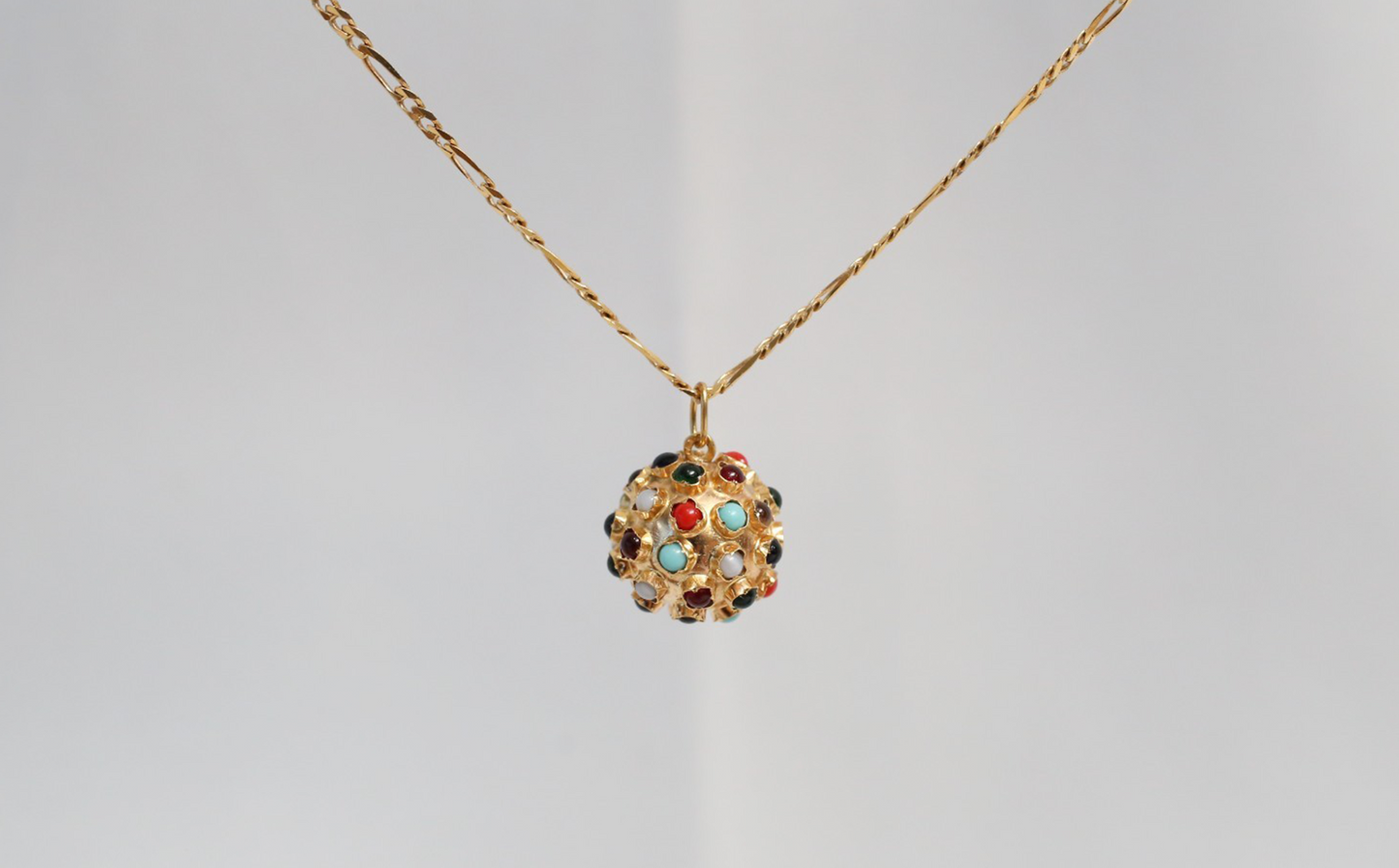 19.2k Portuguese Gold Multi-Stone Pendant, 4.8g
