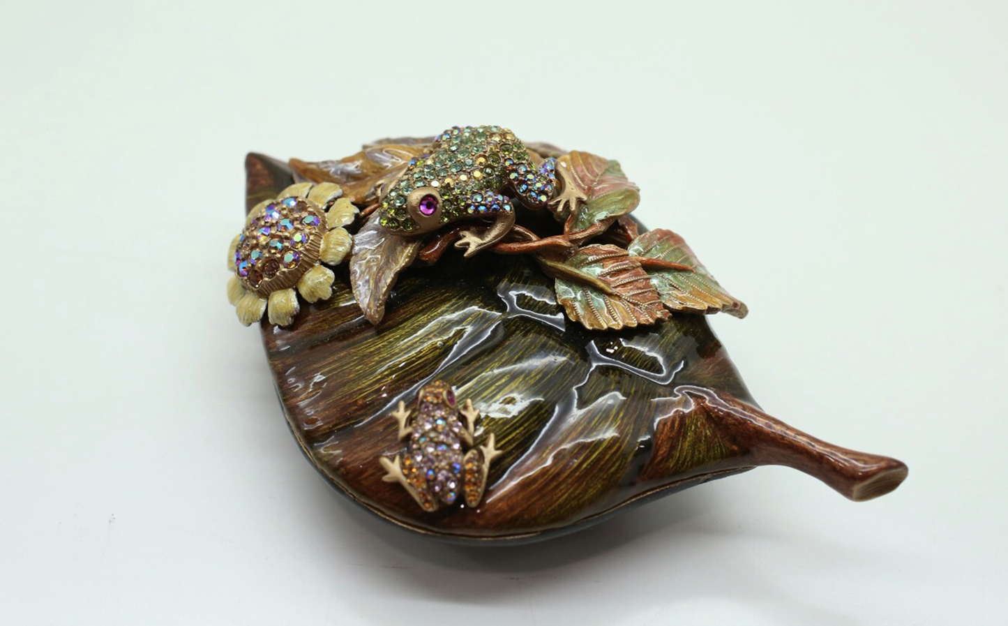 Jay Strongwater Bramble Collection Two Frogs on Leaf Trinket Box