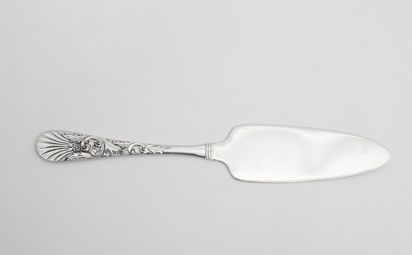 Amston Sterling Silver Flat Fish Server / Pastry Server, 6 inches - 19.5g