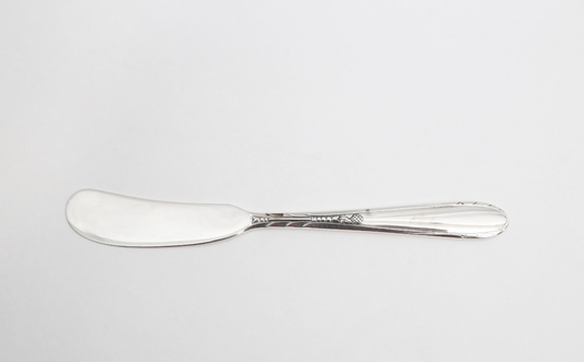 Oneida Sterling Silver Butter Knife, 5.5 inches - 28.5g