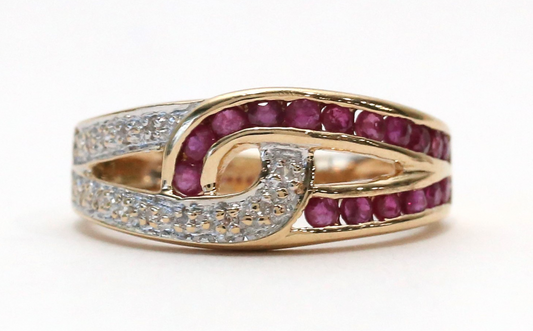 10k Yellow Gold Ruby & Diamond Ring, Size 7.25 - 2.8g