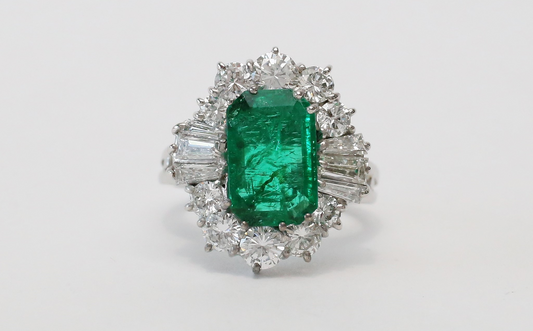 18k White Gold Emerald & Diamond Cocktail Ring, Size 6 - 6.0g