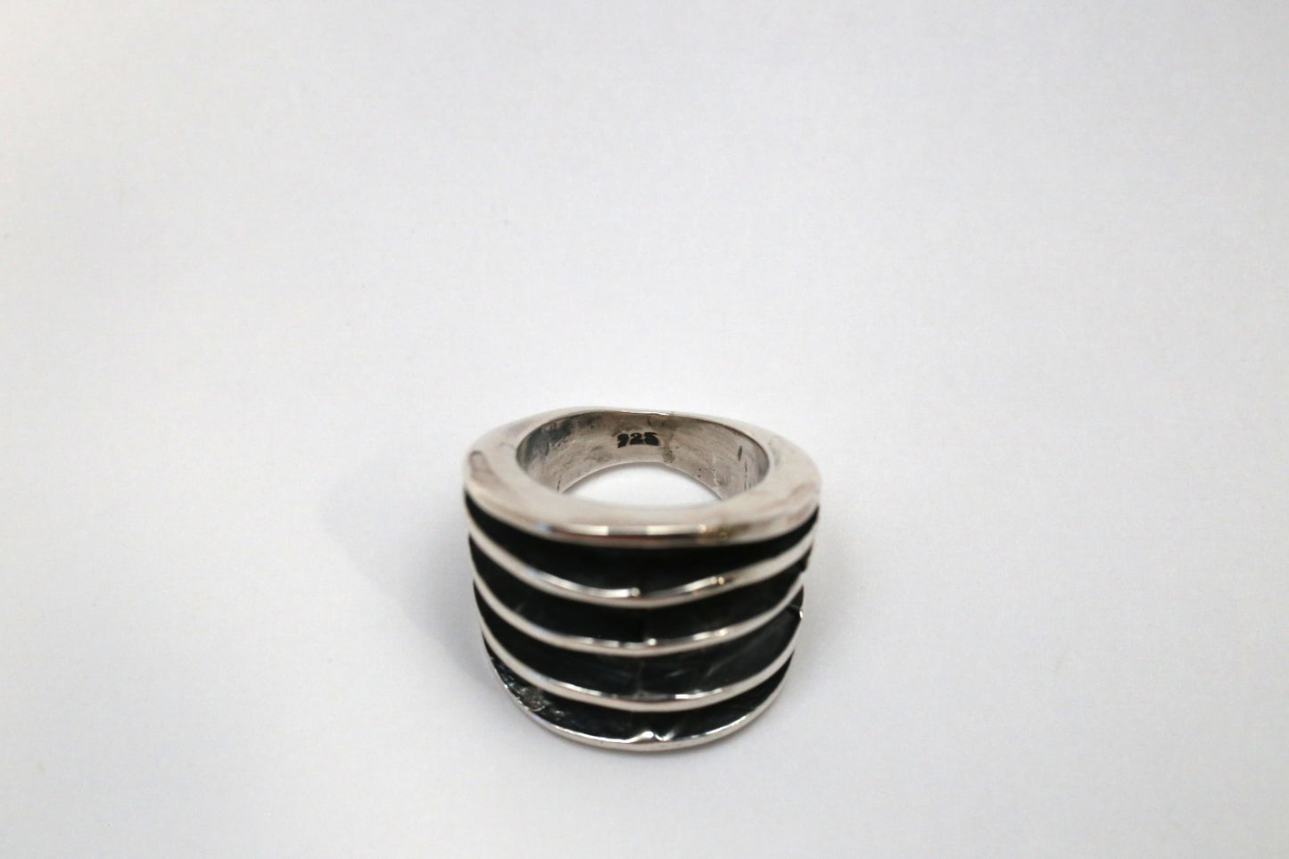Sterling Silver Ribbed Ring, Size 6 - 15.7g