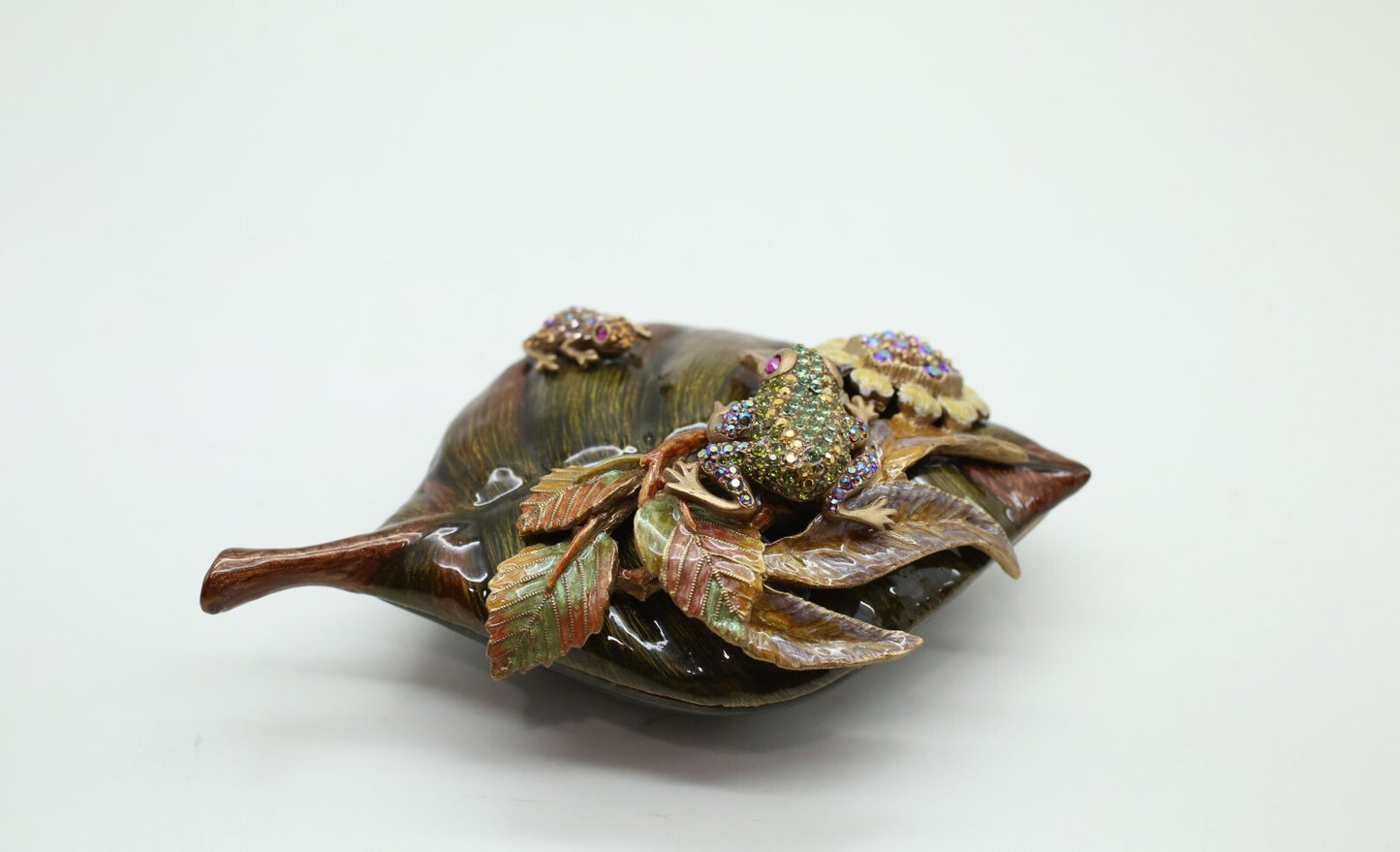 Jay Strongwater Bramble Collection Two Frogs on Leaf Trinket Box