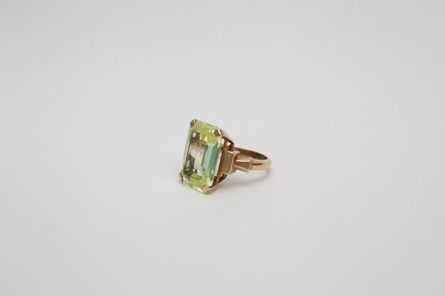 10k Yellow Gold Peridot Ring, Size 5.75 - 7.0g