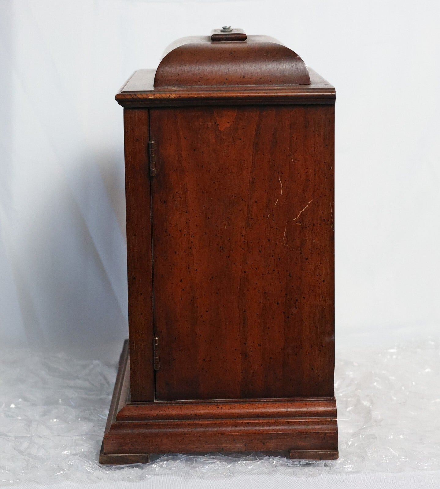Vintage Howard Miller Graham Bracket Key Wound Mantel Clock