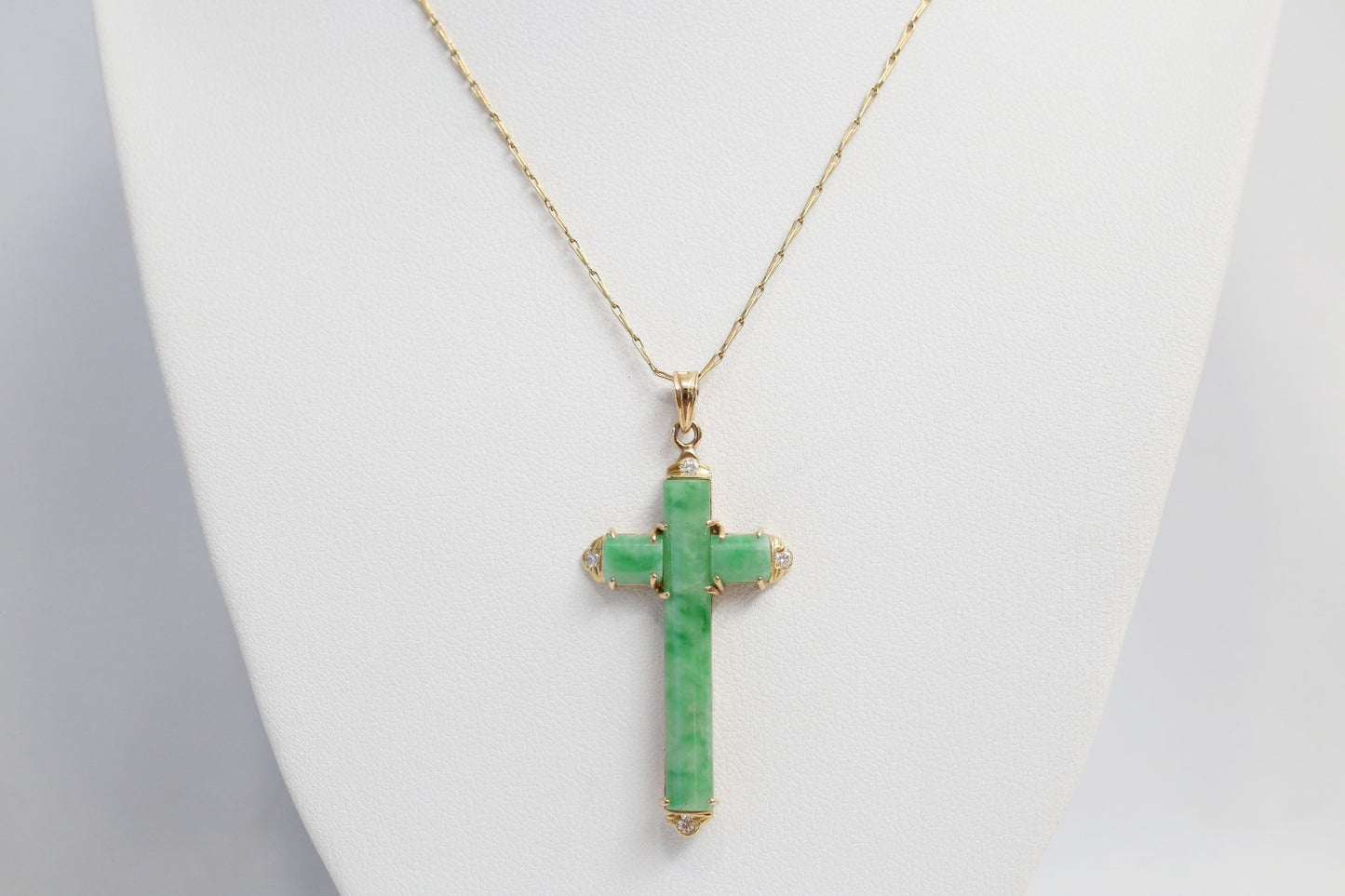 18k Yellow Gold Green Jade Cross Pendant Necklace, 18 inches - 8.1g