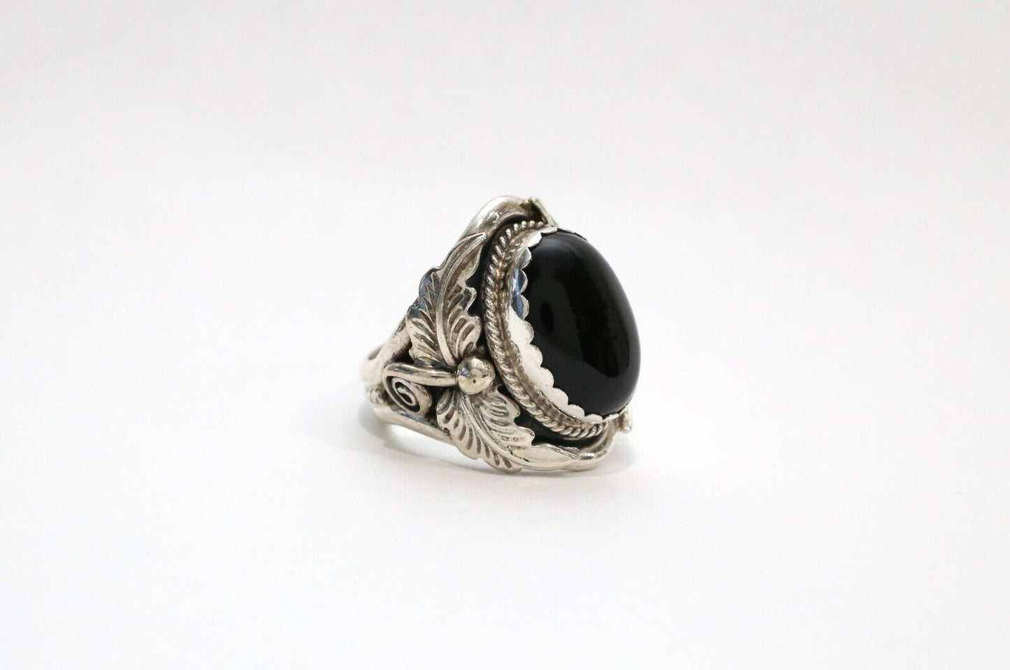 Vintage Sterling Silver Navajo Large Cabochon Black Onyx Ring, Size 9 - 14.2g