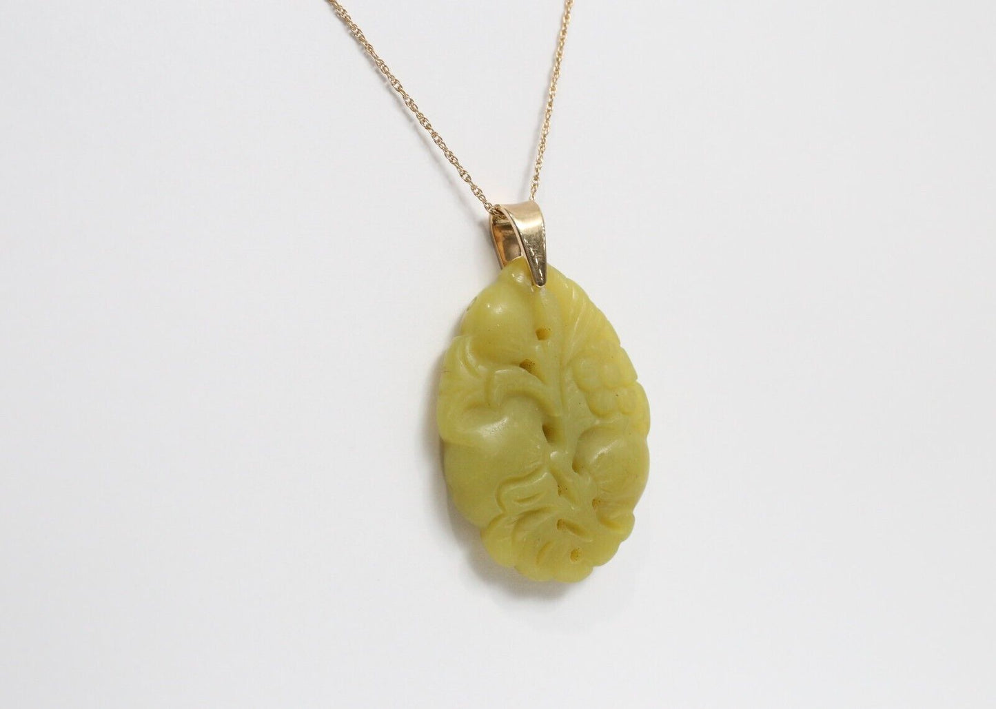 18k Yellow Gold Jadeite Pendant, 17.6g