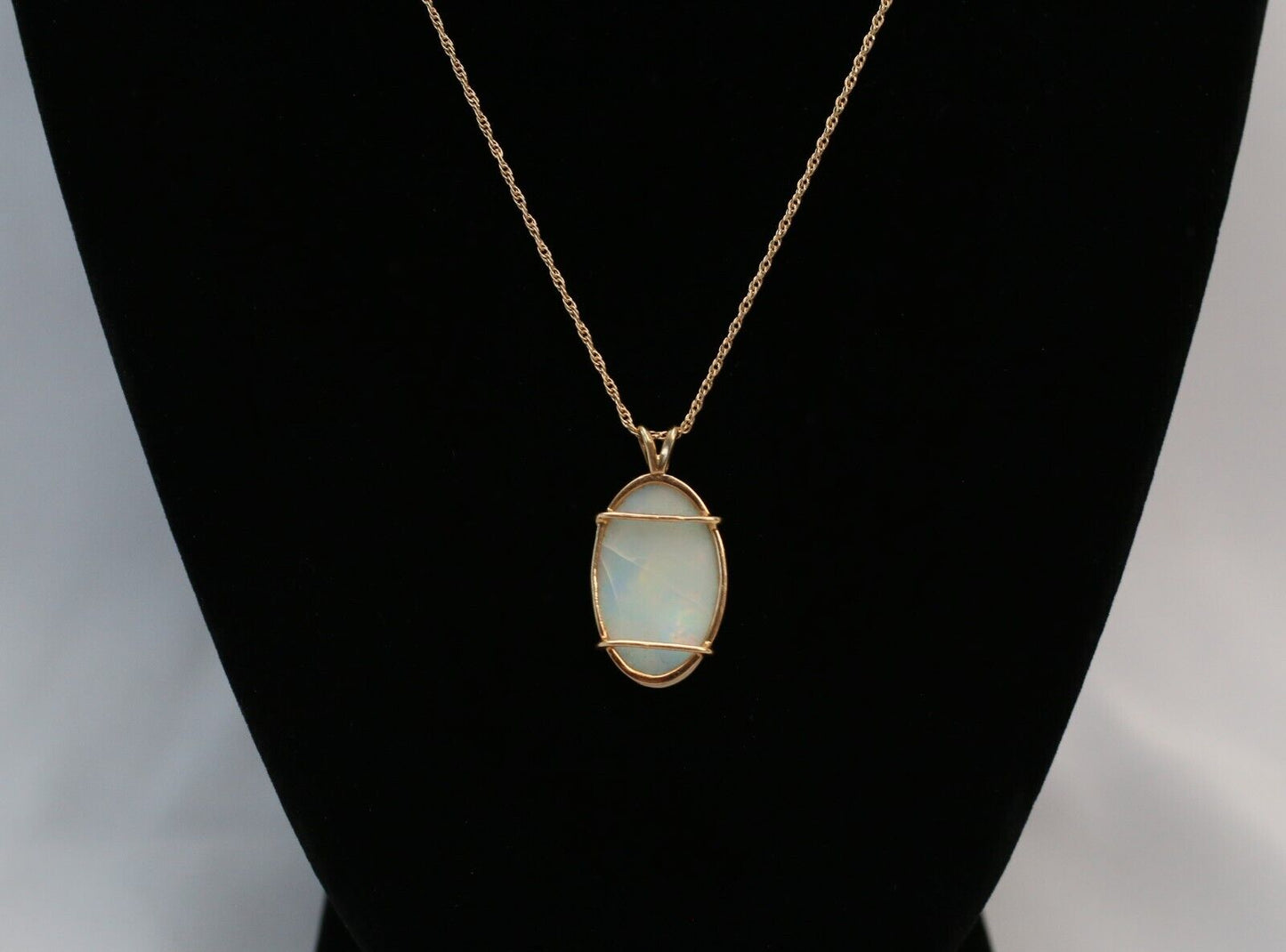 14k Yellow Gold Cabochon Opal Pendant, 2.5g