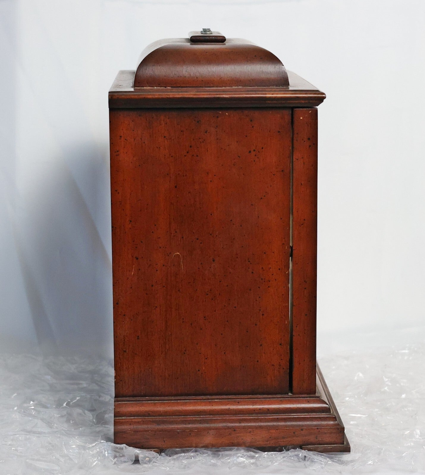 Vintage Howard Miller Graham Bracket Key Wound Mantel Clock