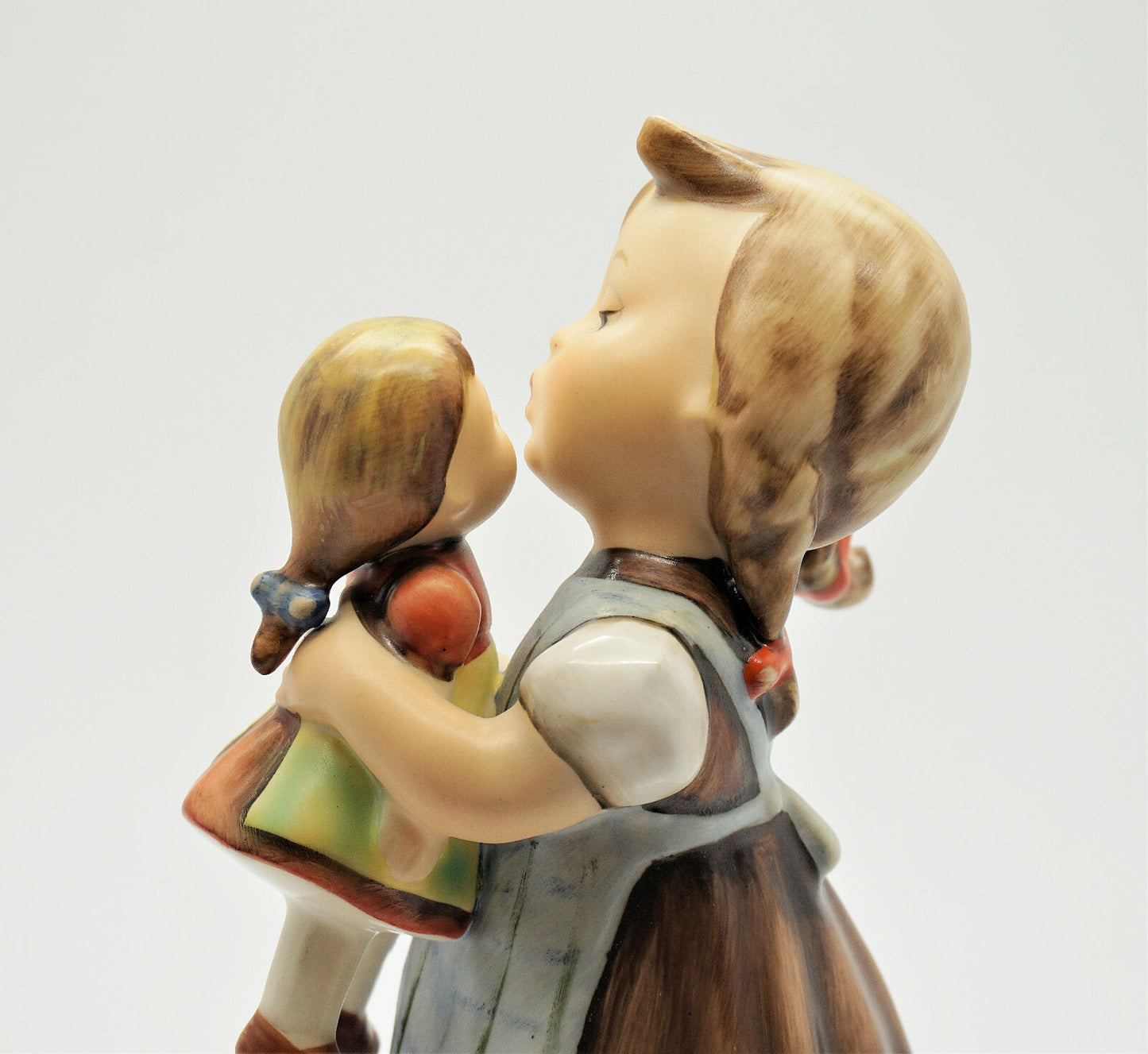 Goebel Hummel #311 Kiss Me Figurine W.Germany TMK-6