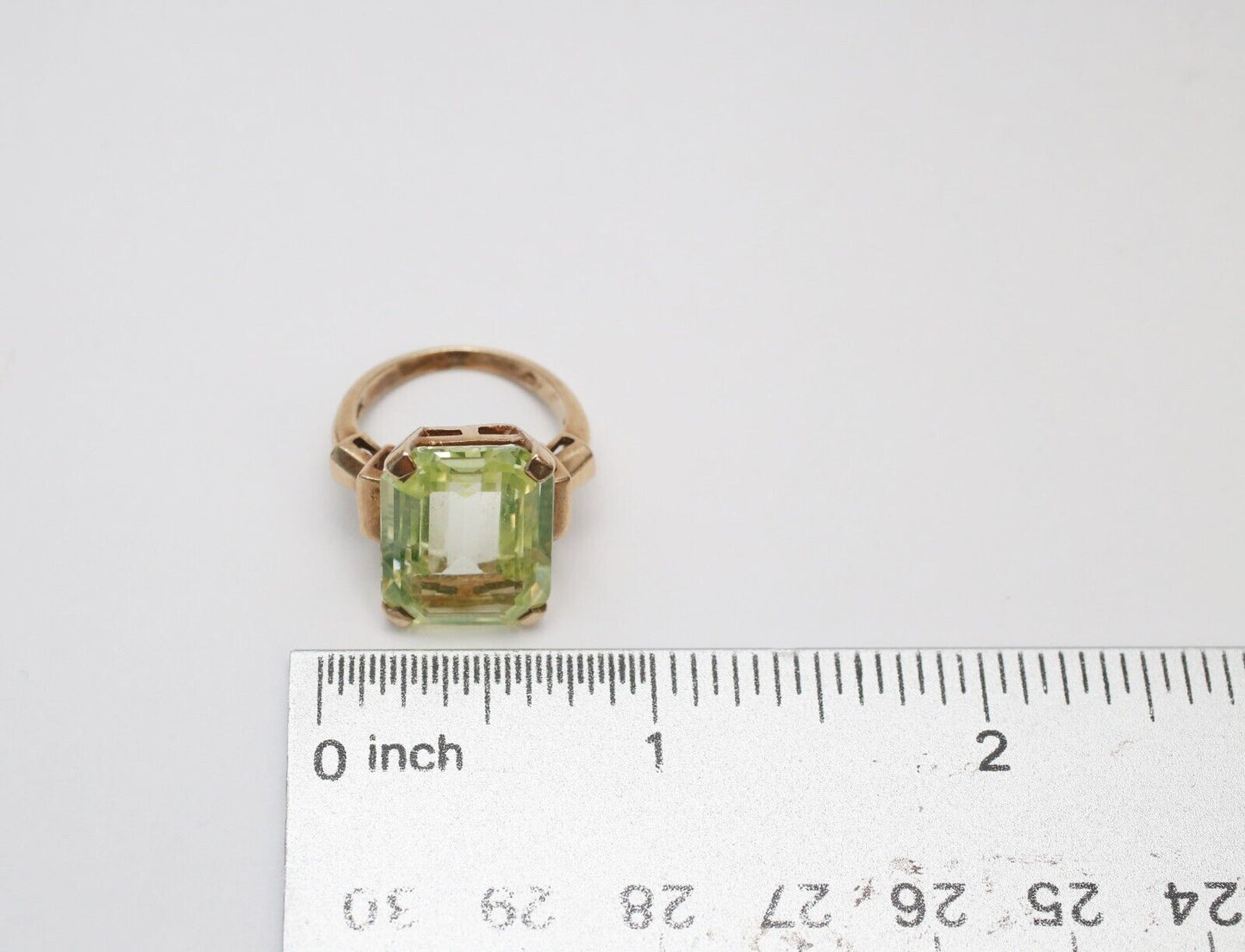 10k Yellow Gold Peridot Ring, Size 5.75 - 7.0g