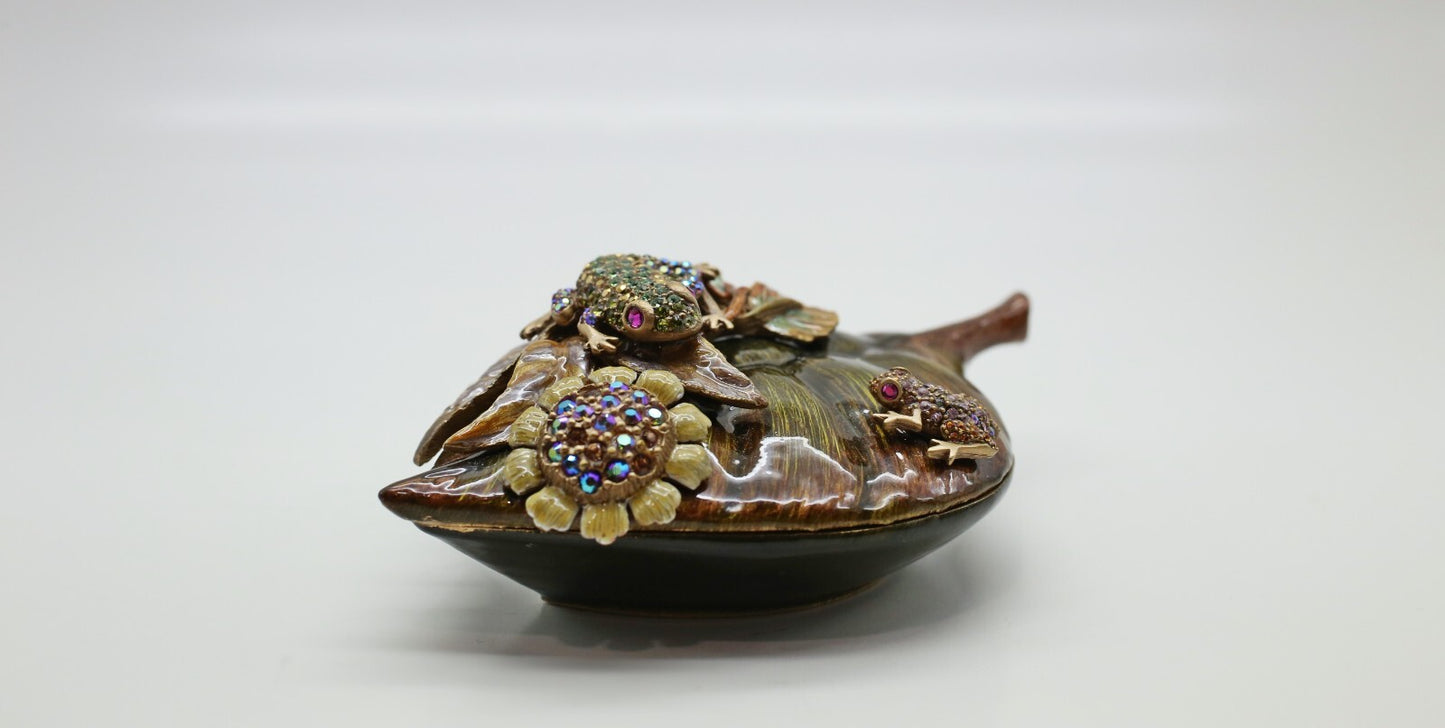 Jay Strongwater Bramble Collection Two Frogs on Leaf Trinket Box