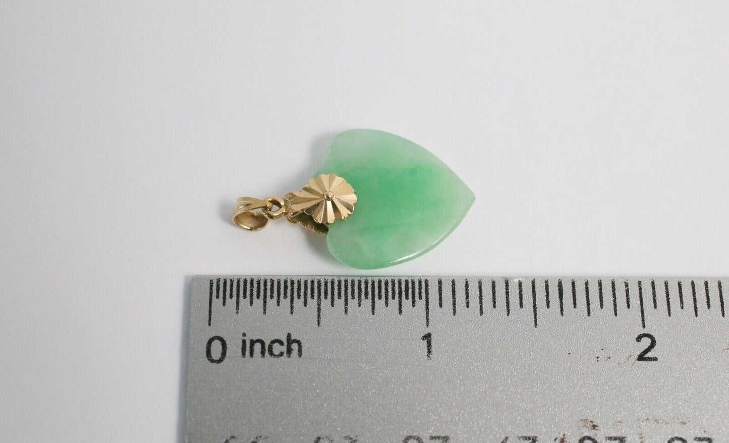 18k Yellow Gold Heart Shaped Jade Pendant, 3.4g