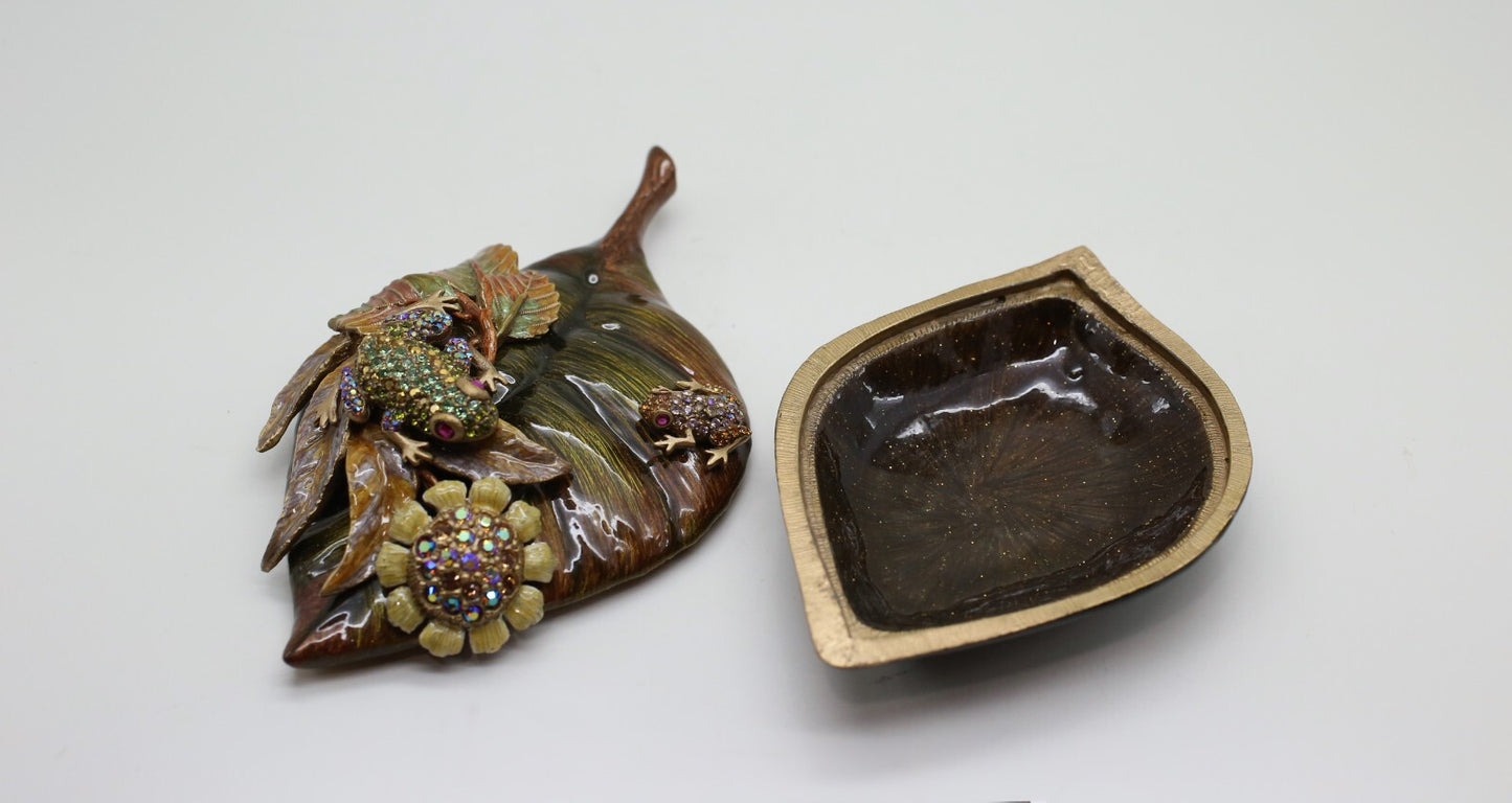 Jay Strongwater Bramble Collection Two Frogs on Leaf Trinket Box