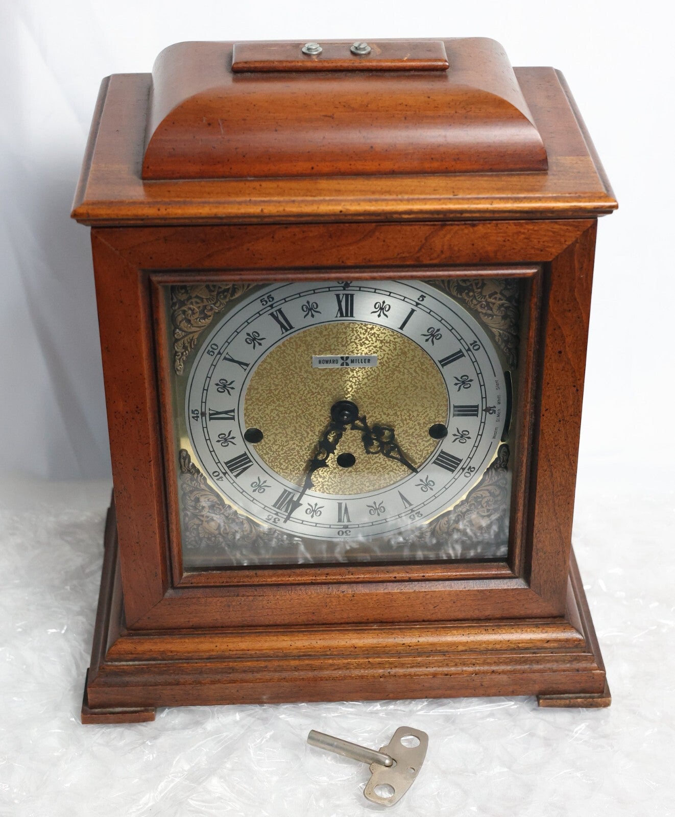 Vintage Howard Miller Graham Bracket Key Wound Mantel Clock