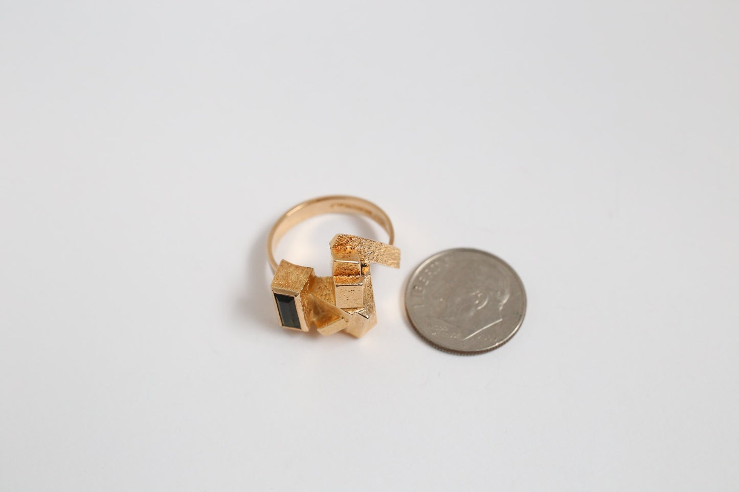 14k Yellow Gold Avant-Garde Green Tourmaline Ring, Size 7 - 6.3g (Made in Finland)