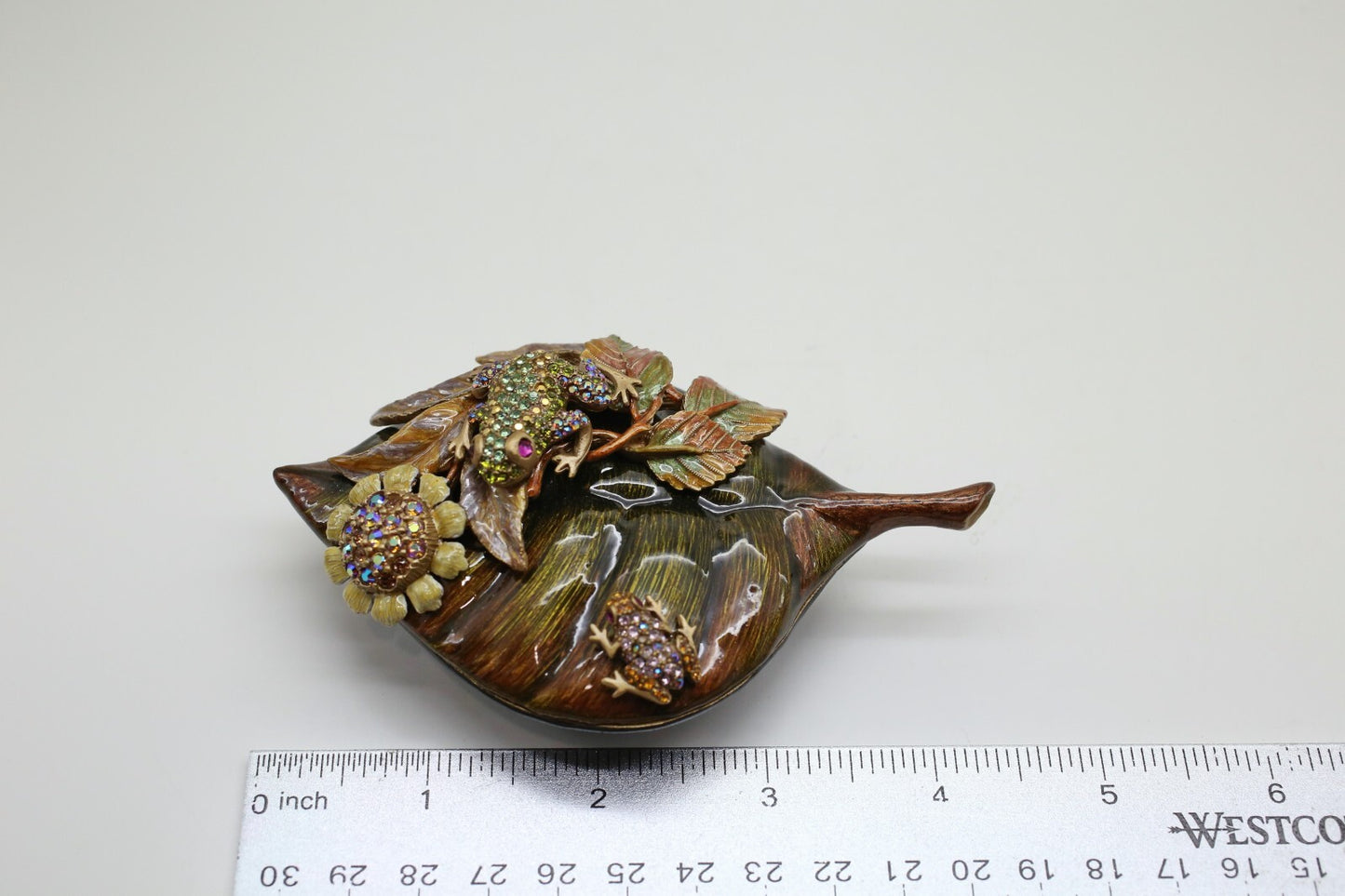 Jay Strongwater Bramble Collection Two Frogs on Leaf Trinket Box