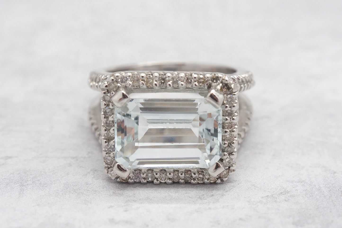 14k White Gold Ladies Aquamarine & Diamond Ring, Size 6.5 - 9.3g