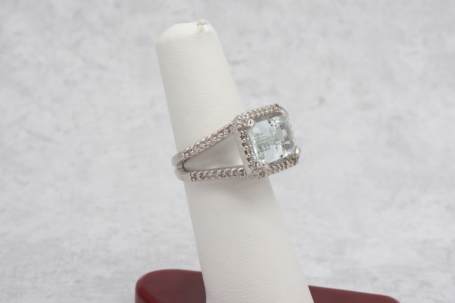 14k White Gold Ladies Aquamarine & Diamond Ring, Size 6.5 - 9.3g