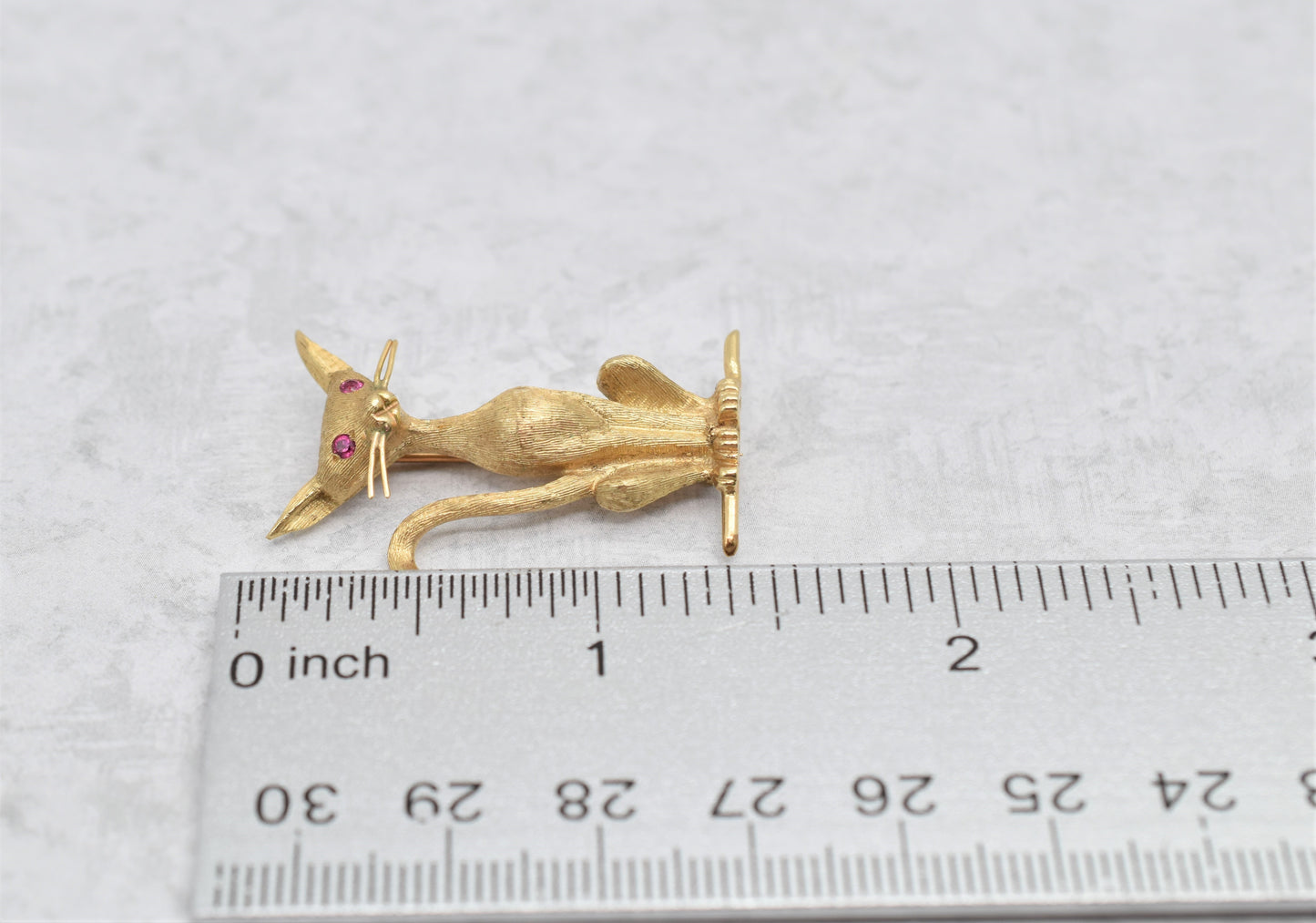 14k Yellow Gold Siamese Cat Brooch with Ruby Eyes - 6.6g