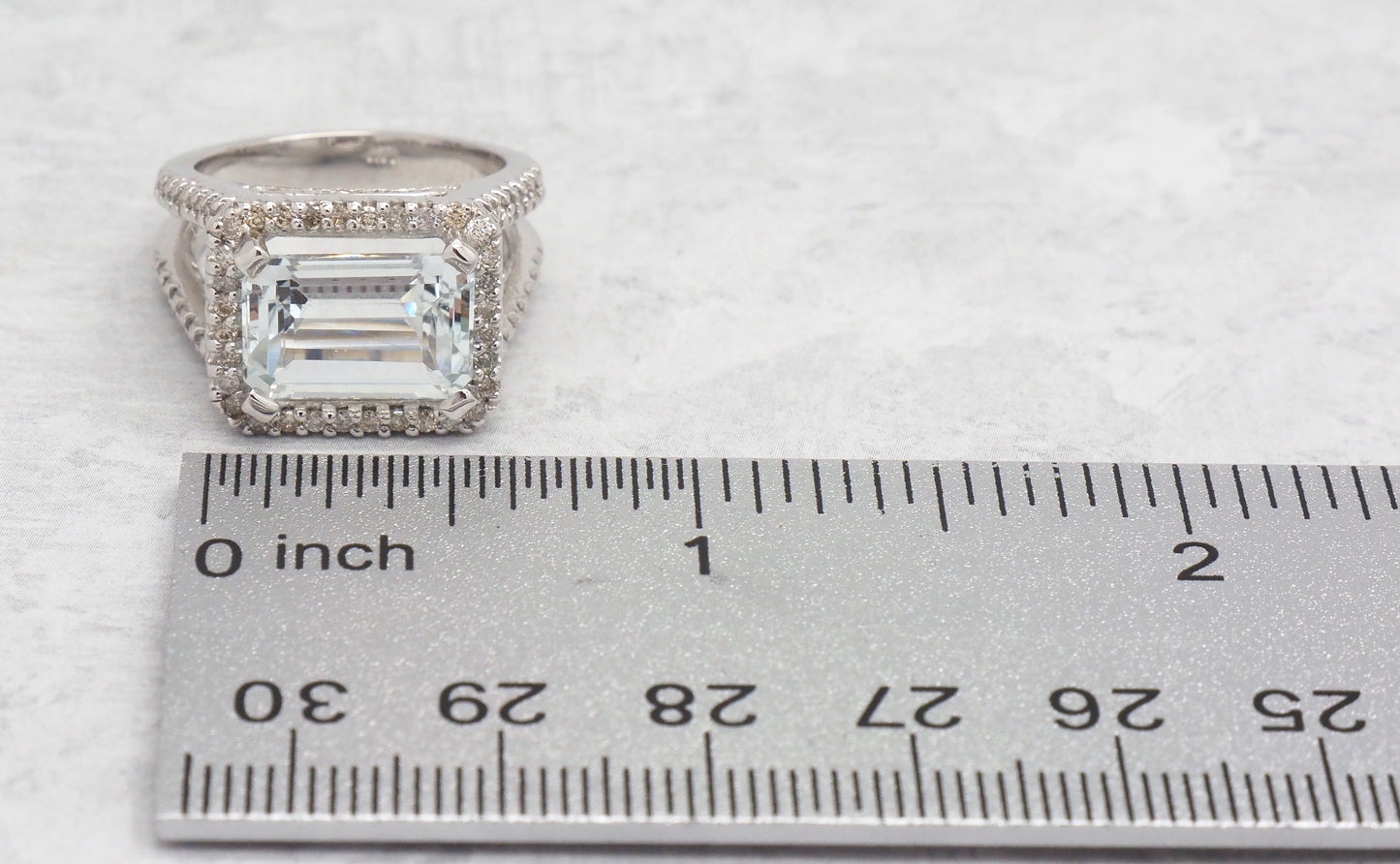 14k White Gold Ladies Aquamarine & Diamond Ring, Size 6.5 - 9.3g