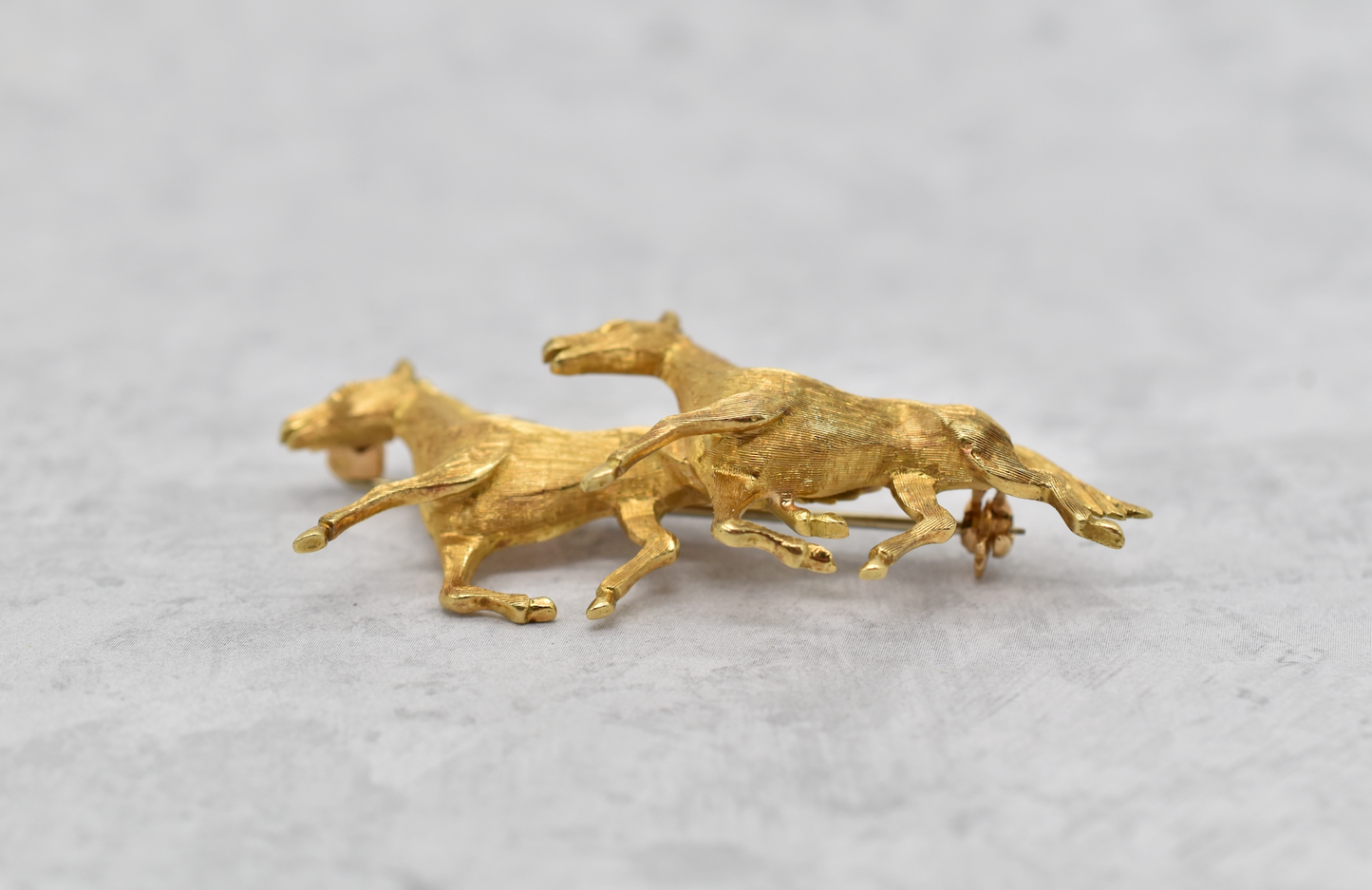 18k Yellow Gold Double Horse Brooch - 9.8g
