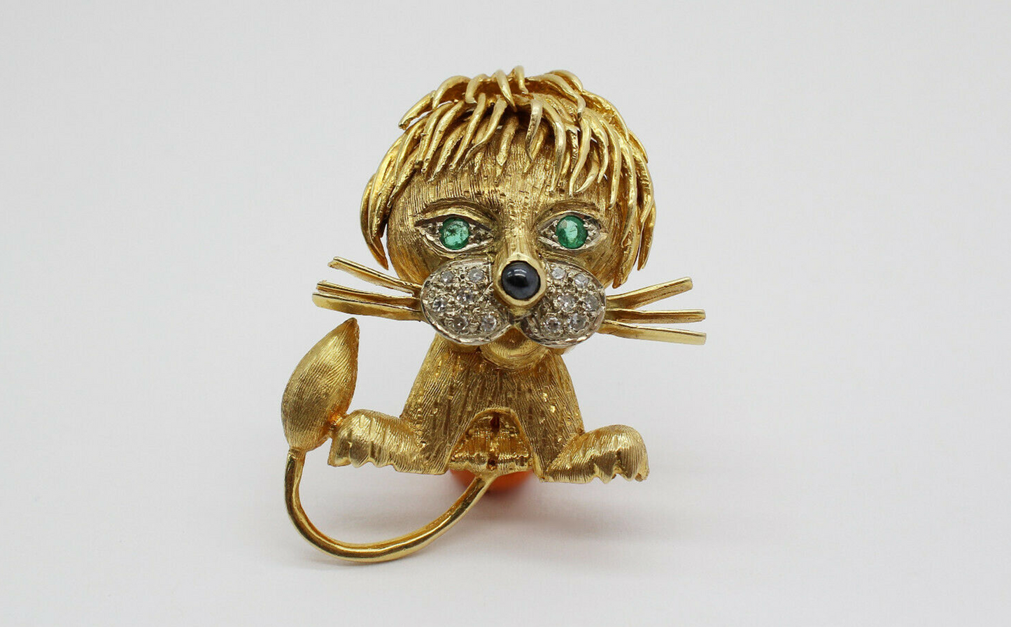 Circa 1950's Vintage 14k Yellow Gold Hematite Diamond & Emerald Lion Pin Brooch