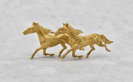 18k Yellow Gold Double Horse Brooch - 9.8g