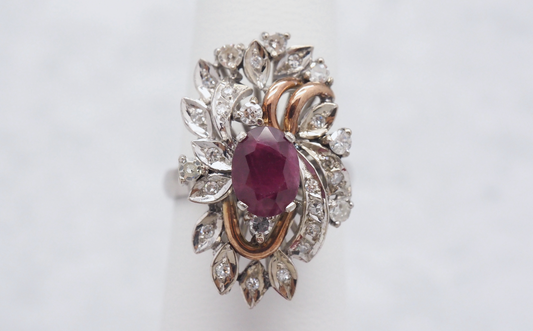 Vintage 18k White Gold Ladies Ruby & Diamond Ring, Size 6.5 - 7.5g