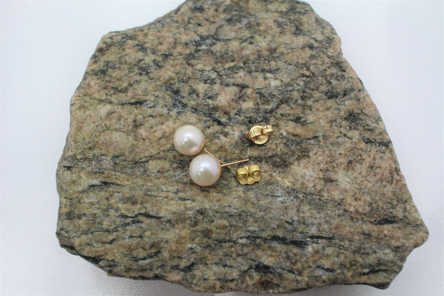 18k Yellow Gold Pearl Stud Earrings - 1.7g